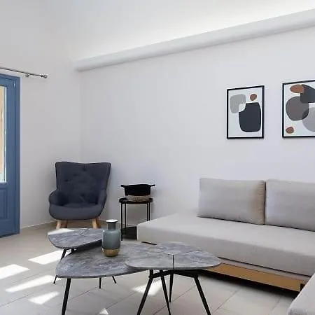 호텔 Lovely Santorini - 2 Bedroom - Private Jacuzzi And Charismatic Interior - Vothonas 아이아파라셰비